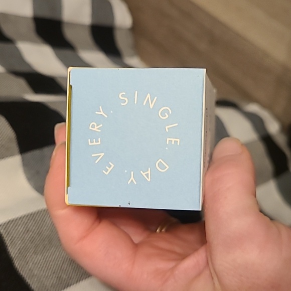 Supergoop daily dose hydra ceramide boost spf 40 sunscreen oil - Picture 6 of 6